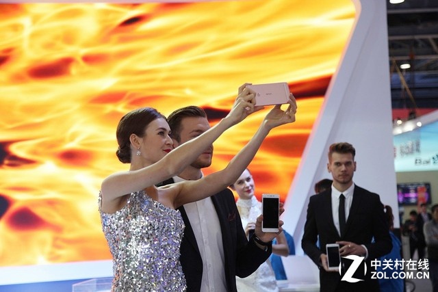 功能上,vivoX6&X6Plus的Slogan是“夠快才暢快”,因此兩款<a href=/mobile/ target=_blank class=infotextkey>手機</a>在用戶最關心的速度方面做了大量的創意和功能優化。