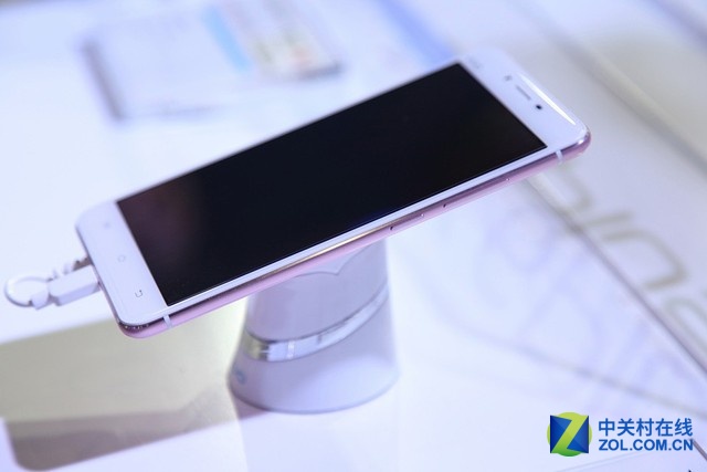 聚焦移動大會 玫瑰金版vivo X6Plus閃耀