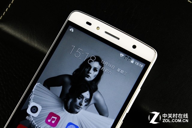 智能遙控“樂控2.0” TCL樂玩2C圖賞