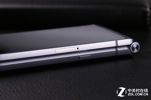 越覽天地 豪氣十足 三星W2016真機(jī)圖賞