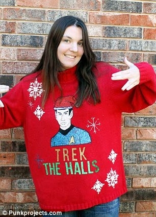 全程高能！國(guó)外網(wǎng)友集體曬奇葩圣誕裝：袒胸露乳