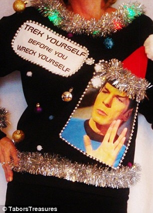 全程高能！國(guó)外網(wǎng)友集體曬奇葩圣誕裝：袒胸露乳