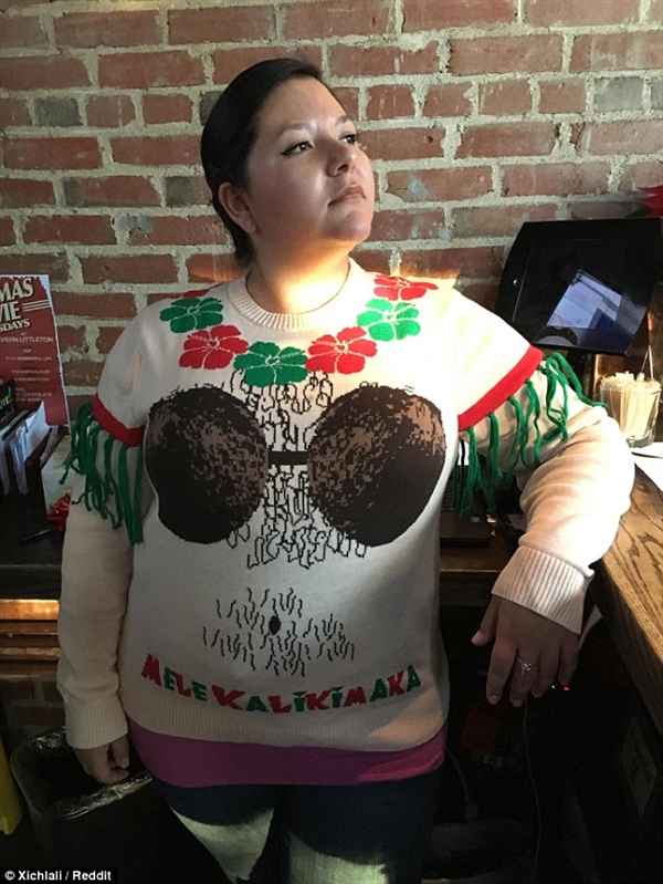 全程高能！國(guó)外網(wǎng)友集體曬奇葩圣誕裝：袒胸露乳