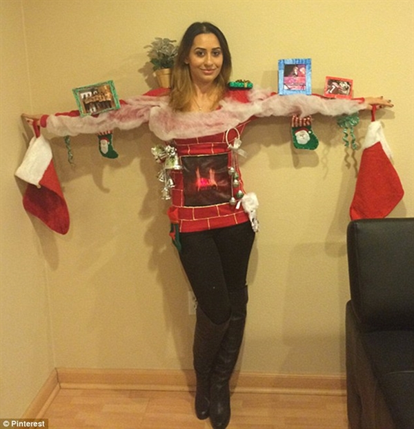 全程高能！國(guó)外網(wǎng)友集體曬奇葩圣誕裝：袒胸露乳