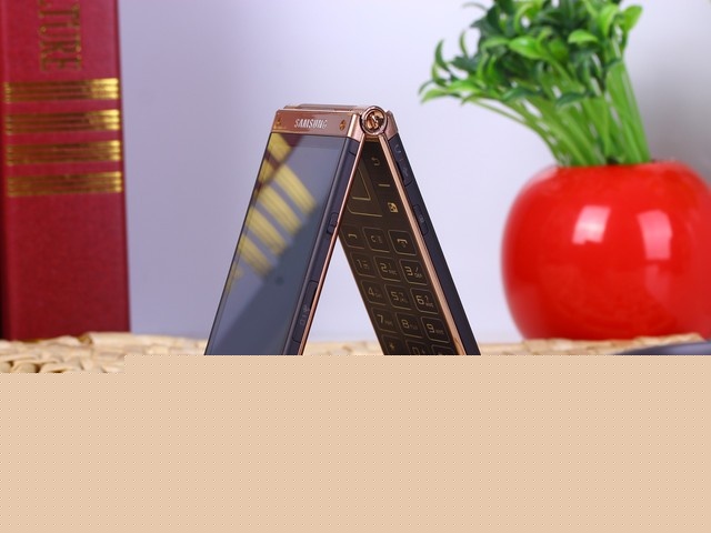 雙屏翻蓋商務機 三星W2014報價6298元