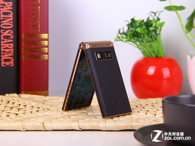 雙屏翻蓋商務機 三星W2014報價6298元