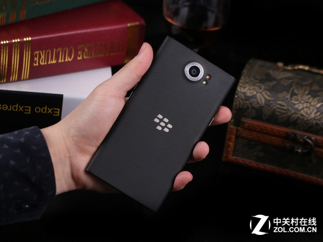 配備2K顯示屏 黑莓Priv商家報價5605元