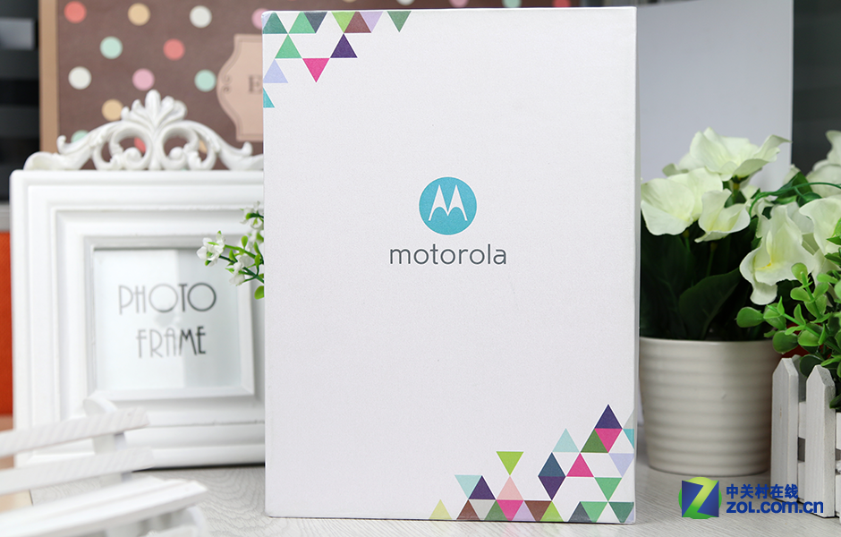 摩托羅拉被<a href=/tags/105-0.html target=_blank class=infotextkey>聯想</a>收購后,回歸中國市場幾乎是早已確定的。Moto于1月26日在國家會議中心舉辦新品發布會,正式回歸中國市場。