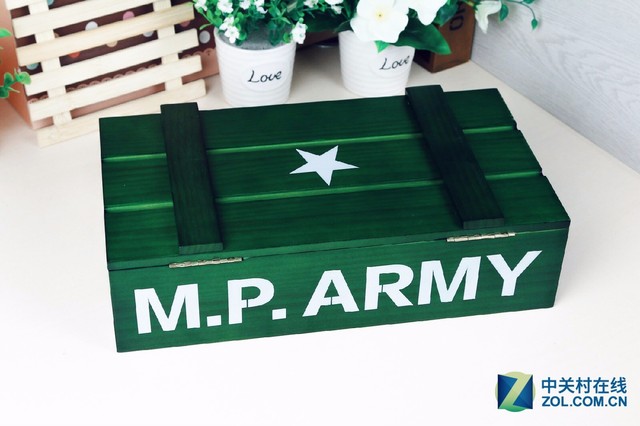 2015年5月6日360全新手機品牌發布會在北京舉行,新品牌名稱確定為奇酷,由酷派和奇虎360合資成立。而發布會的作戰彈藥箱邀請函堪稱經典。