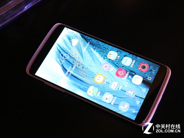 2015手機圈流行色 玫瑰金配色智能機薦