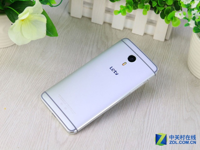 搭載驍龍810 樂視超級手機(jī)1 Pro僅2499