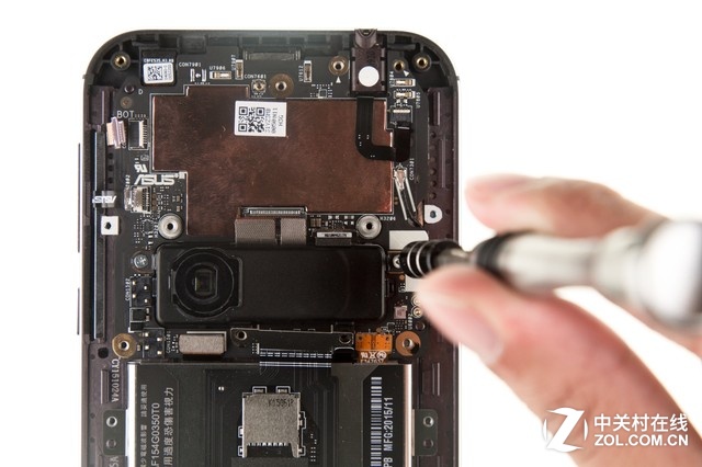 精密的“鷹眼” 華碩ZenFone Zoom拆解圖賞