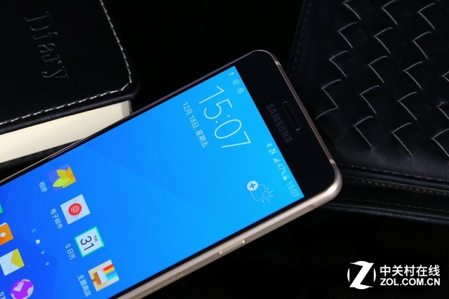 纖薄機身再有突破 三星A5 2016版圖賞