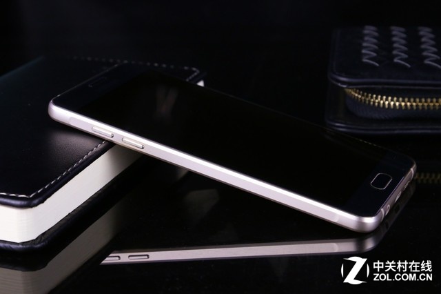 纖薄機(jī)身再有突破 三星A5 2016版圖賞