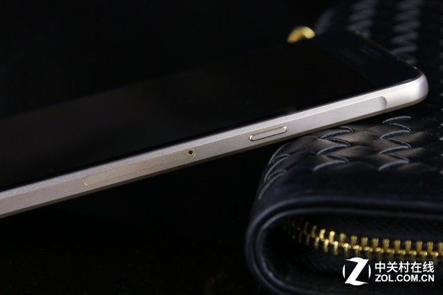 纖薄機(jī)身再有突破 三星A5 2016版圖賞