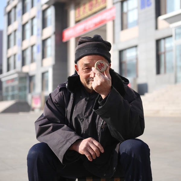 男子重度霧霾不戴口罩：稱國人金剛不壞