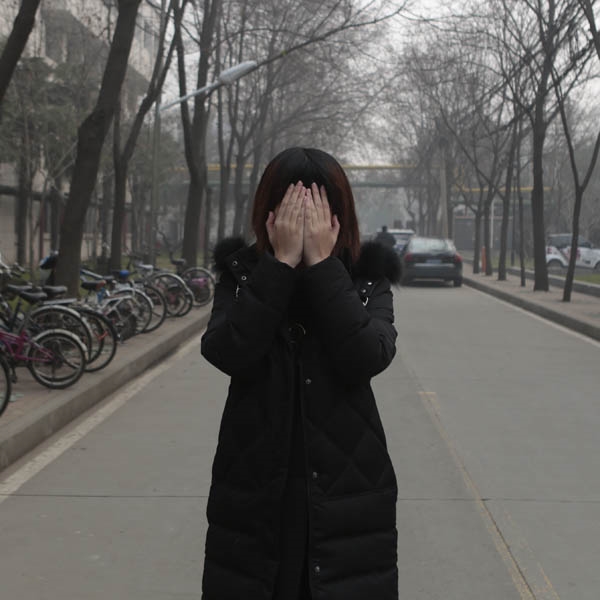 男子重度霧霾不戴口罩：稱國人金剛不壞