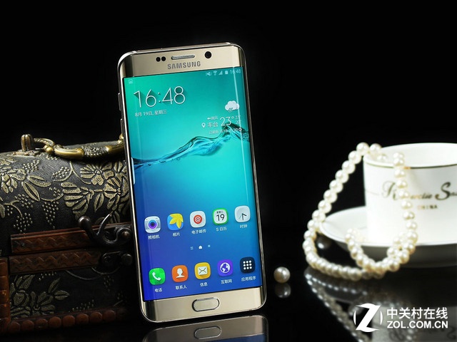2015最高顏值<a href=/mobile/ target=_blank class=infotextkey>手機</a> 三星Galaxy S6 edge+ 