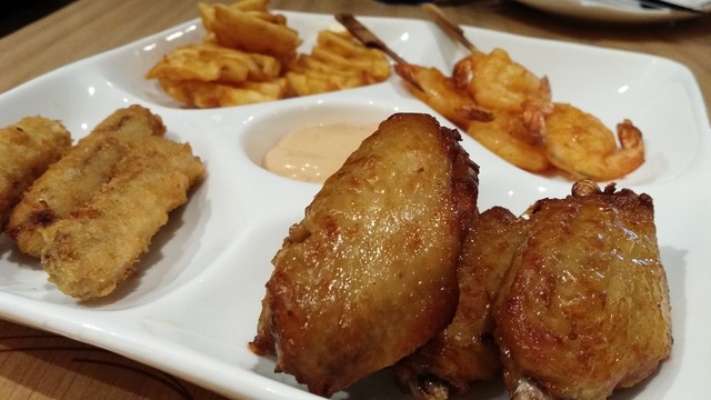 尖Phone:中興AXON天機(jī)MAX戰(zhàn)iPhone 6sP