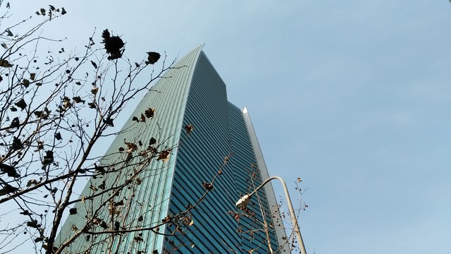 尖Phone:中興AXON天機(jī)MAX戰(zhàn)iPhone 6sP