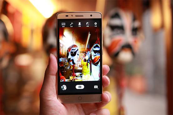 簡約不凡的設計,TCL樂玩2C金色版圖賞