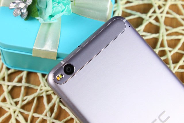 全金屬一體機身 2399元HTC One X9圖賞