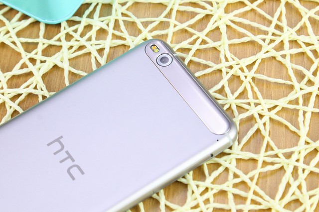 全金屬一體機身 2399元HTC One X9圖賞