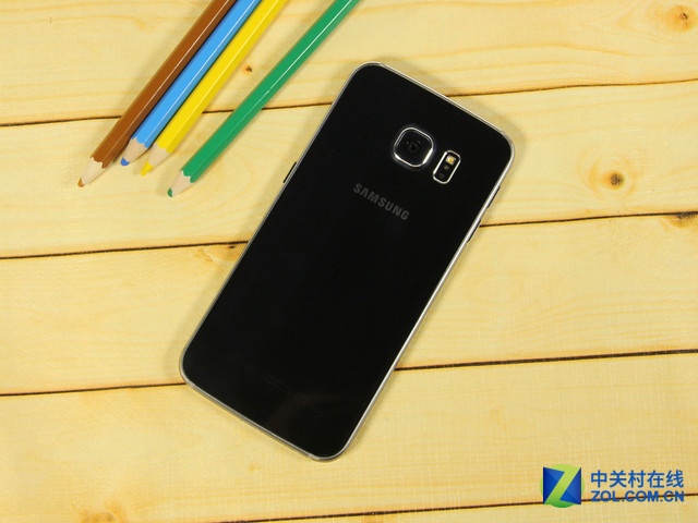 大屏+個(gè)性曲面 三星S6 Edge報(bào)價(jià)4270元