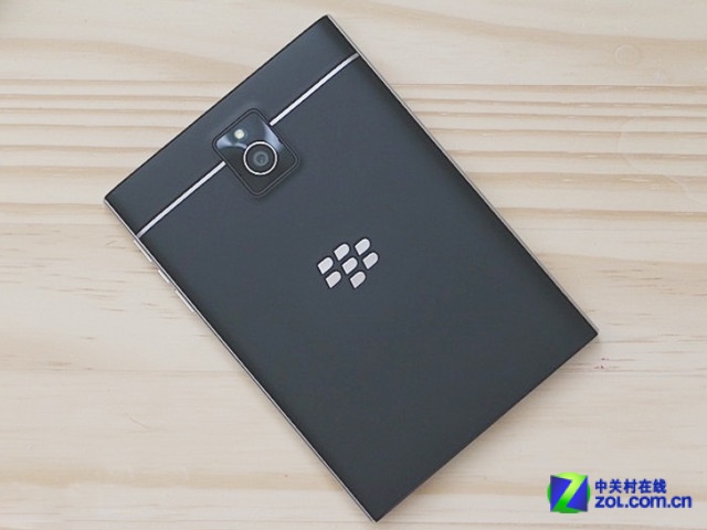 高配全鍵盤 黑莓Passport Q30報2080元