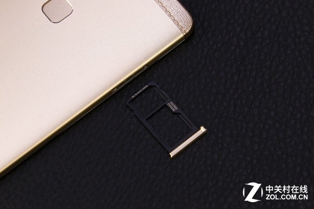 巨屏盡在掌握 中興AXON天機Max圖賞