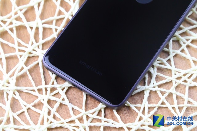 體驗至上 錘子手機Smartisan T2圖賞