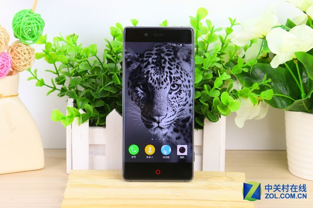 延展視覺 首款無邊框手機nubia Z9首測 
