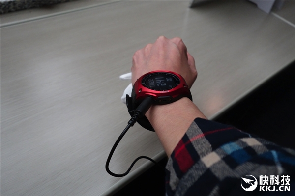 蘋果弱爆！卡西歐發布首款智能手表：續航一個月