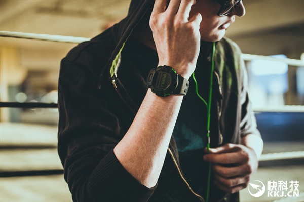 1699元!Razer也做了塊手表:還是雙屏的