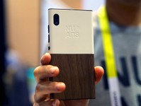 可定制的Win10手機(jī) NuAns Neo上手展示