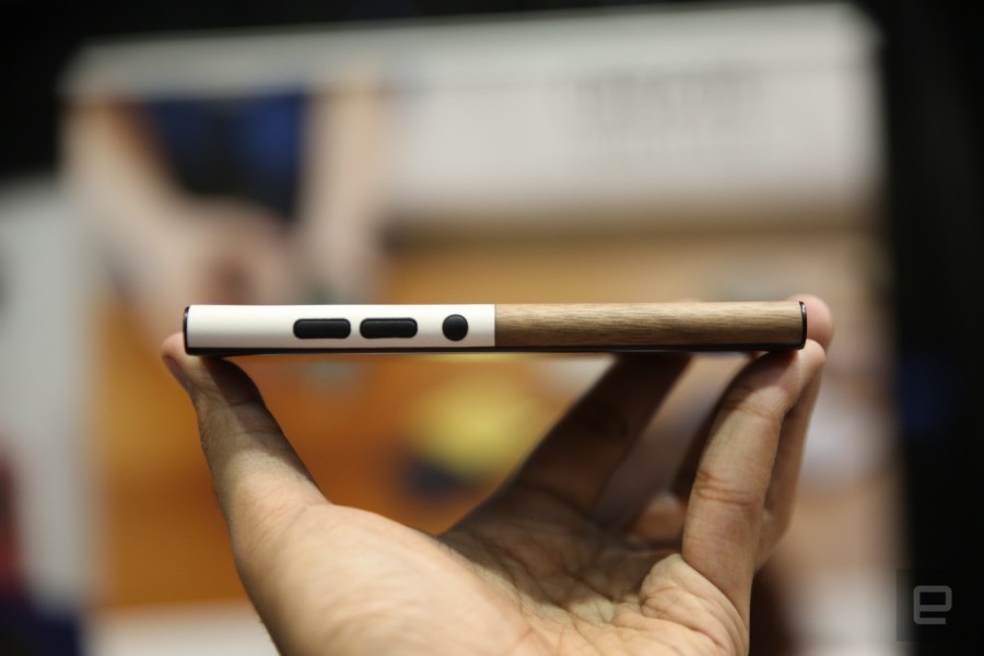 可定制的Win10手機 NuAns Neo上手展示