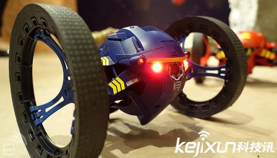 軟銀Pepper被搶光 盤點(diǎn)2015高端智能機(jī)器人