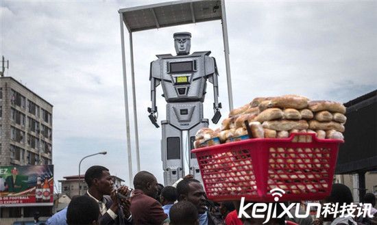 軟銀Pepper被搶光 盤點(diǎn)2015高端智能機(jī)器人