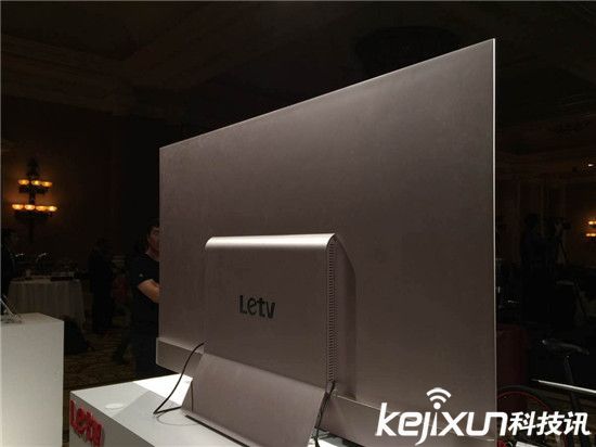 樂視CES發布超級薄電視 僅兩枚硬幣厚度