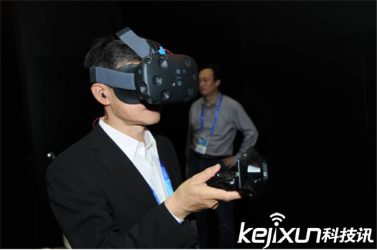 HTC Vive二月底可預訂！VR會重振HTC？