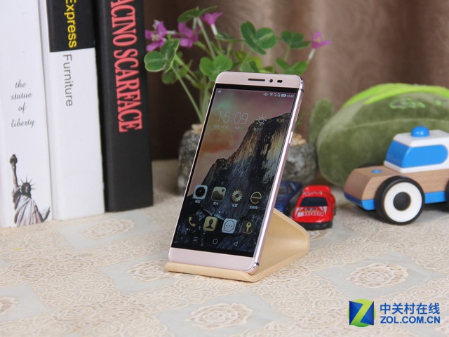 給它們的顏值打打分 金屬材質(zhì)熱門(mén)機(jī)推薦