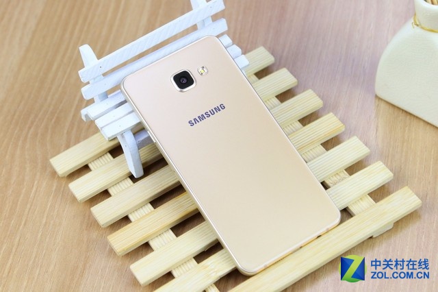 體驗攀升時尚外觀 三星A7 2016版圖賞