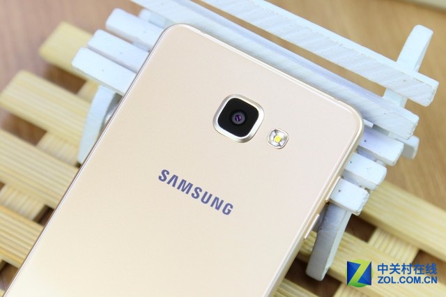 體驗攀升時尚外觀 三星A7 2016版圖賞