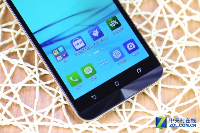 華碩電神5000機(jī)身背部則設(shè)有一枚1300萬像素五鏡式鏡頭同時(shí)該機(jī)配置的5000mAh容量電池令該機(jī)具備了非常強(qiáng)勁的續(xù)航能力。