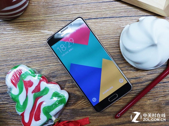 買手機2500就夠了 這些手機值得你關注 