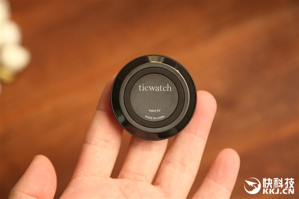 黑曜金版TicWatch智能手表開箱：高顏值/支持iPhone