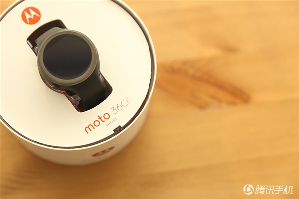 2388元！Moto 360運動版國行圖賞：硅膠腕帶