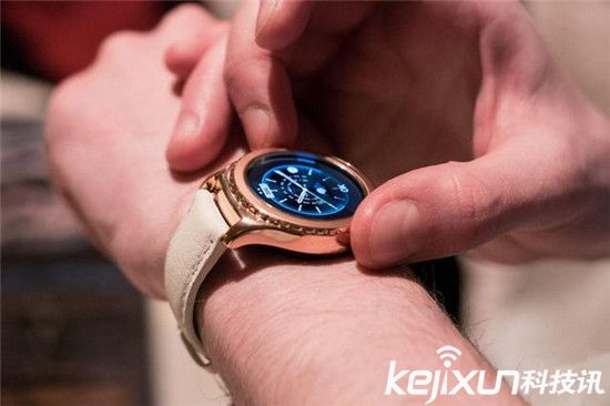 三星發布黃金版智能手表:就是鍍層金而已!