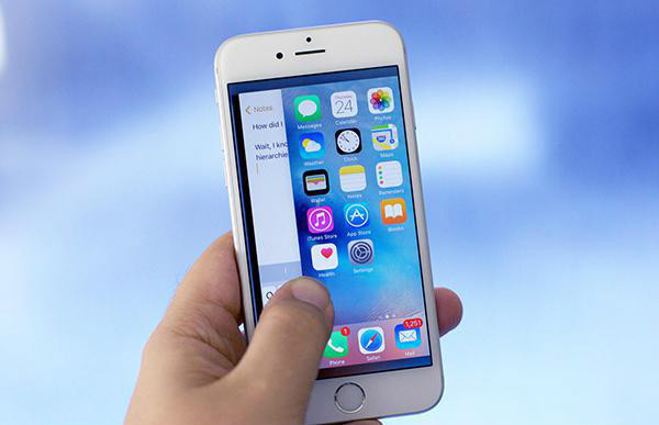 對于iPad和iPhone來說，今年的<a href=/pc/ios/ target=_blank class=infotextkey>iOS</a> 10<a href=/pc/system/ target=_blank class=infotextkey>系統</a>應該會是一個里程碑式的升級。而根據往年的規律來看，今年6月的WWDC開發者大會將會是蘋果發布iOS 10系統的最佳時機。目前關于iOS 10系統的消息已經出現了一些，并且對于3D Touch技術的進一步應用已經成為了許多人關注的焦點。雖然最近蘋果發布了iOS 9.2版本系統，但是在iPhone 7上出現的設計，以及iOS 10如何在功能上適應iPhone 7的新設計，我們將拭目以待。