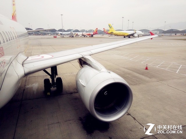 到越南峴港距離并不算遠,從香港起飛,兩小時就能到,值得注意的是越南和中國大約有一個小時的時差,不過并不影響。